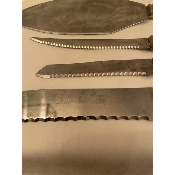 VINTAGE 4-PC FLEUR-DE-LIS STAINLESS STEEL FLATWARE LOT BAKELITE HANDLES - Picture 2 of 3